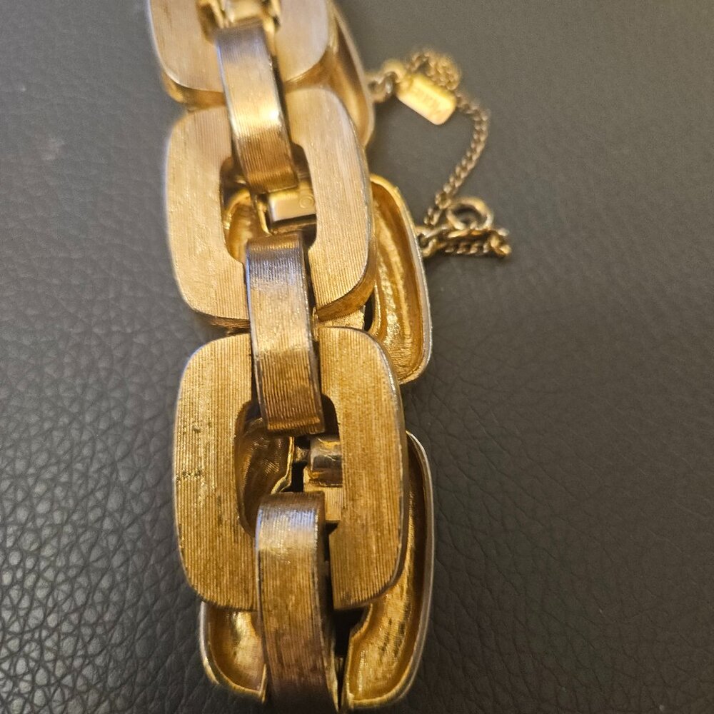 MONET VINTAGE GOLDTONE LINK BRACELET
